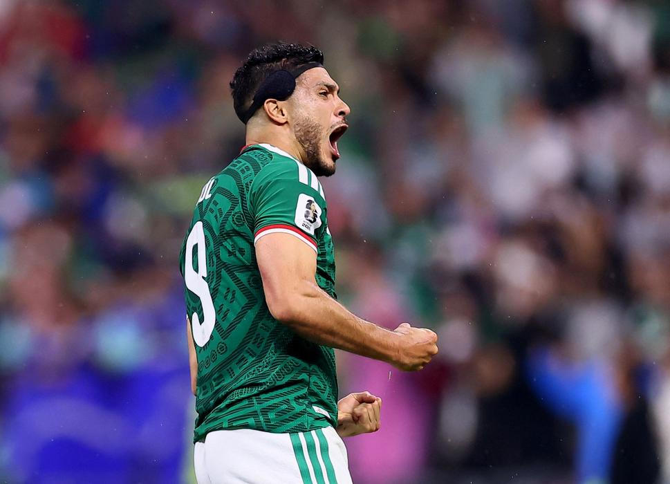 Raúl Jiménez slaví gól v osmifinále MS 2026 Mexiko - Ekvádor