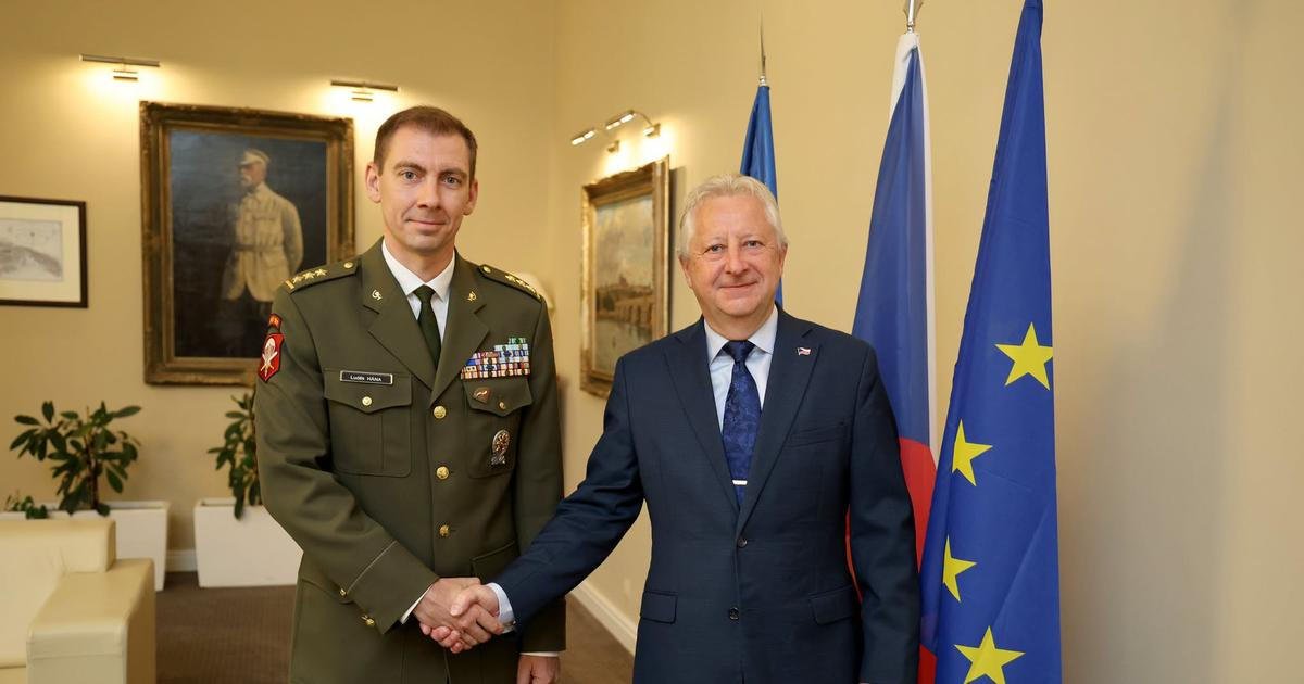 Ministr Zůna jmenoval nového šéfa ÚVN. Stal se jím vojenský lékař Luděk Hána