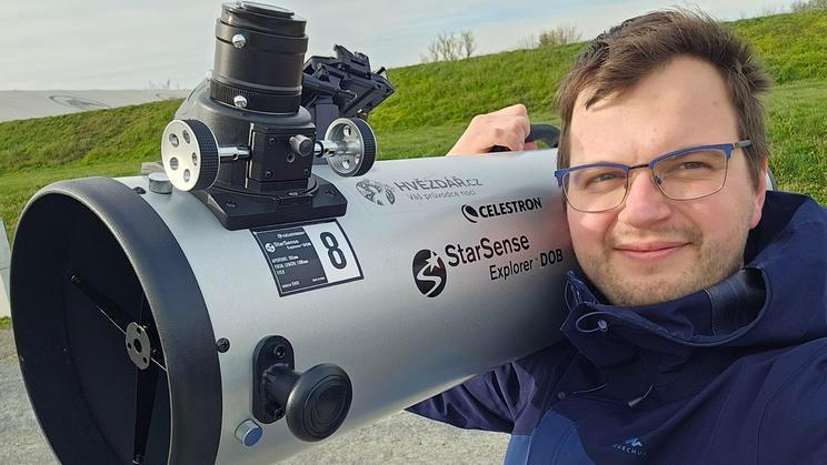 „Průvodce nocí“ Michal Štipl astronomii popularizuje i na svých sociálních sítích, kde se snaží vtipnou formou vyvracet zažité mýty i vzdělávat.