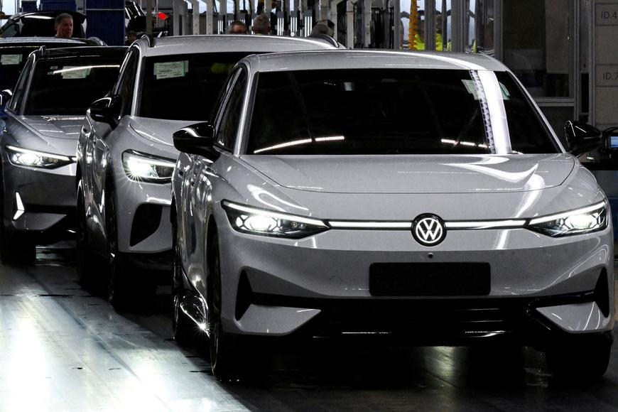 Tajemství pádu VW: Proč má Hitlerem založený kolos zachránit Škodovka?