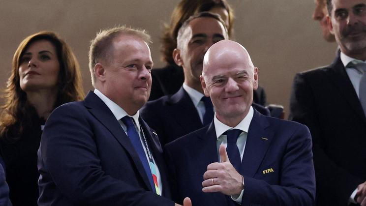 Předseda FAČR David Trunda a prezident FIFA Gianni Infantino v zápase MS 2026 Česko - Korea