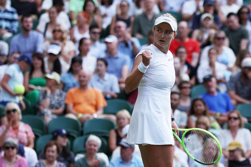 Famózní Krejčíková vyřadila z Wimbledonu ruskou superstar. Bartůňková smetla Siniakovou