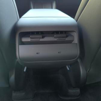 Tesla Model Y (2026)