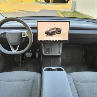Tesla Model Y (2026)