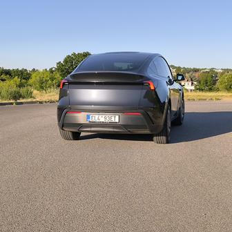 Tesla Model Y (2026)