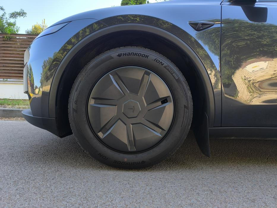 Tesla Model Y (2026)
