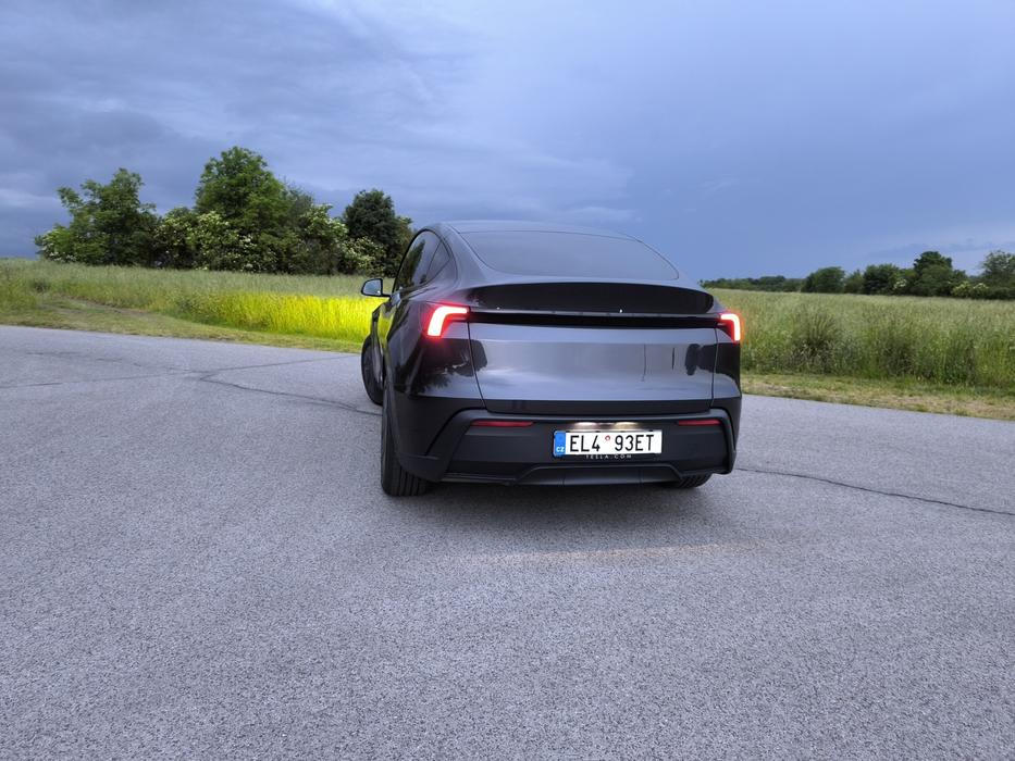 Tesla Model Y (2026)