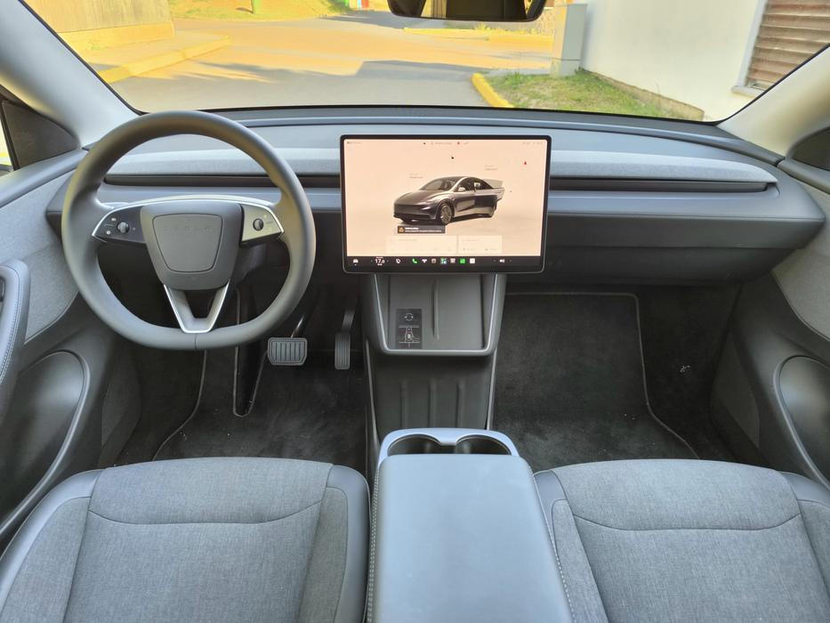 Tesla Model Y (2026)