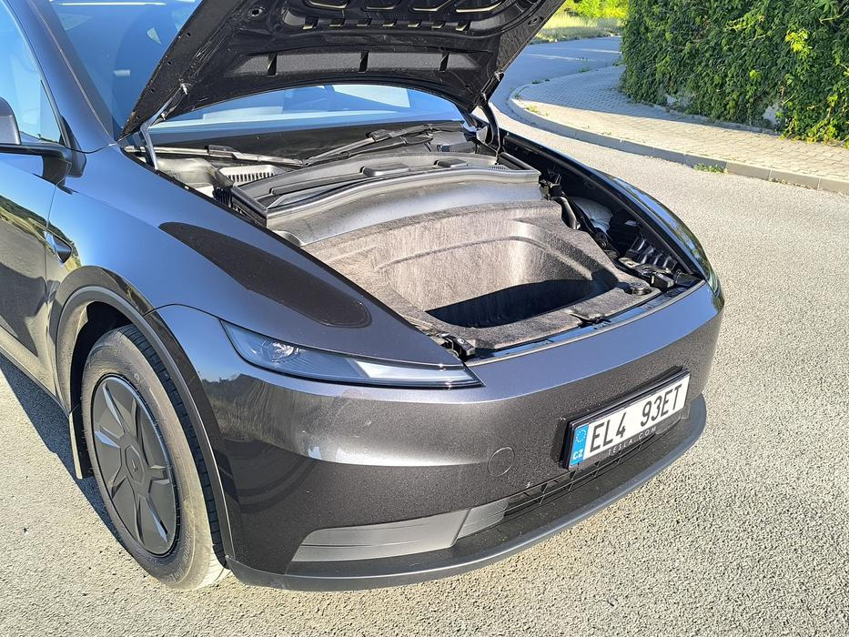Tesla Model Y (2026)