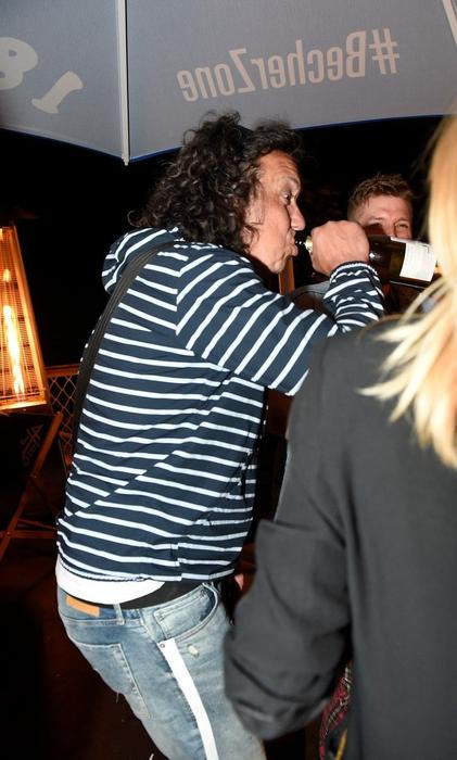 Richard Genzer to na Becher terasa party v Karlových Varech pořádně rozbalil.