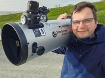 „Průvodce nocí“ Michal Štipl astronomii popularizuje i na svých sociálních sítích, kde se snaží vtipnou formou vyvracet zažité mýty i vzdělávat.