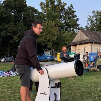 Školy, tábory, svatby, teambuildingy – zájem o sledování oblohy hvězdářským dalekohledem je vždycky všude veliký.