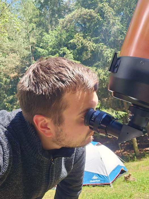 Lidé mají občas nereálná očekávání, jsou zvyklí na pestrobarevné fotky ze stránek NASA. „Naše oči ale evolučně nejsou nastavené na vidění ve tmě, takže v dalekohledech tak barevnou podívanou nečekejte,“ říká astronom. Zklamaný prý ještě ale nikdo neodcházel.
