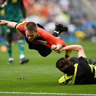 Zachycení výtržníka v osmifinále MS 2026 Belgie - Senegal