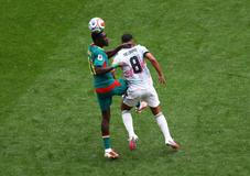 Ismaila Sarr a Youri Tieleman v osmifinále MS 2026 Belgie - Senegal