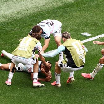 Belgičané slaví gól v osmifinále MS 2026 Belgie - Senegal