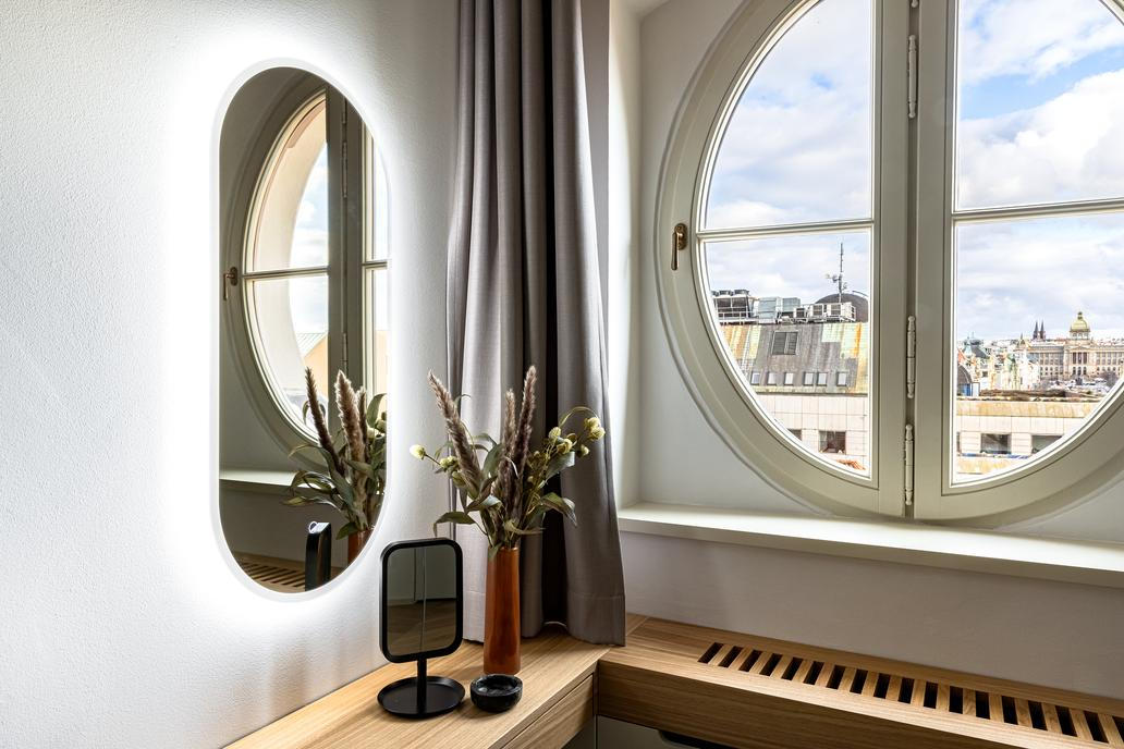 Klíčovou výzvou bylo najít rovnováhu mezi moderním architektonickým výrazem a respektem k původní konstrukci.