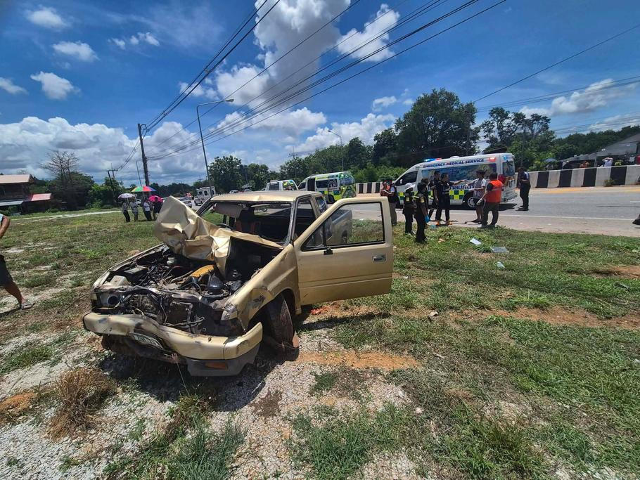 Eight monks killed in Thailand crash involving 11-year-old boy driver