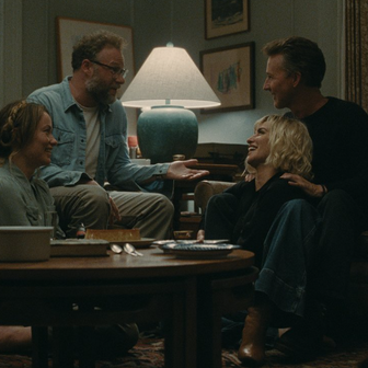 Olivia Wildeová, Seth Rogen, Penélope Cruzová a Edward Norton ve filmu Pozvání (2026).