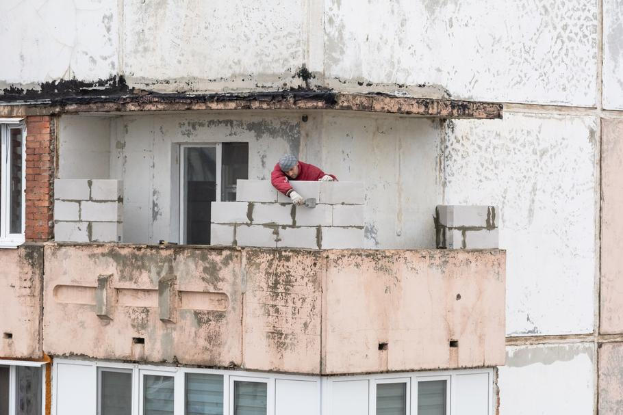 Tiraspol,,Moldova,-,November,29,,2022:,Balcony,Insulation.,Balcony,Repair.
