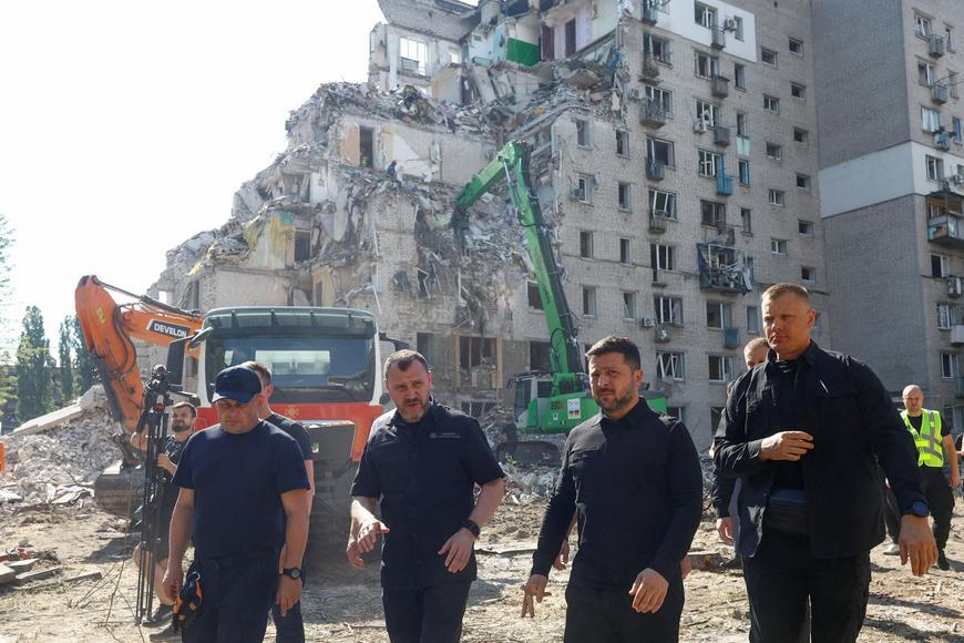 Vzájemné noční útoky mají další oběti. V Sumské oblasti zemřelo i batole, mrtvé hlásí také Rusko