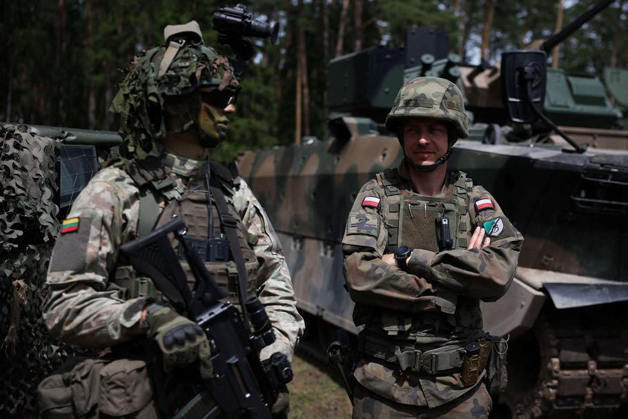 Polish and Lithuanian soldiers during the Bursztynowy Obronca-26 (Amber Defender-26) military excersise at the Klusy training ground