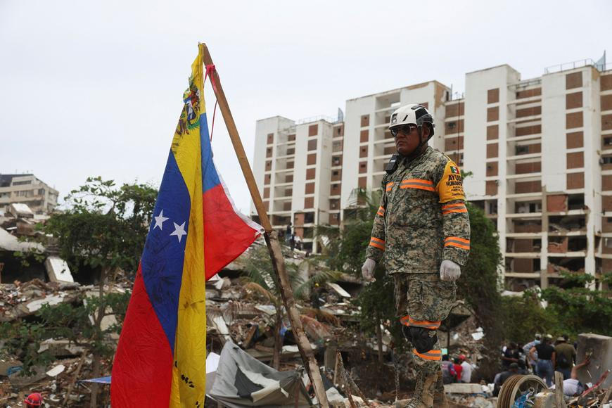 Počet obětí zemětřesení ve Venezuele vzrostl na 2645. Přes 50 tisíc lidí se stále pohřešuje
