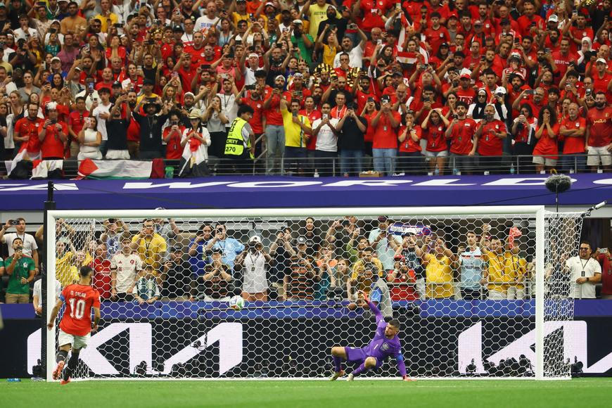 Salah si troufl na Panenkův dloubák. Egypt je po penaltách v osmifinále