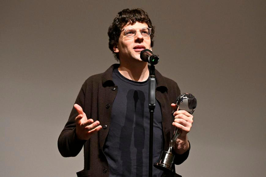 Ocenění ve Varech proložil vtipem. Jesse Eisenberg prozradil i nové občanství