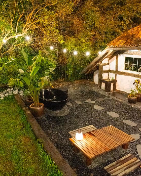 Villa Tola dnes nefunguje jako běžná umělecká rezidence. Především je to jeho domov, který otevírá lidem, jejichž práci sleduje nebo kteří přicházejí na doporučení jeho známých.