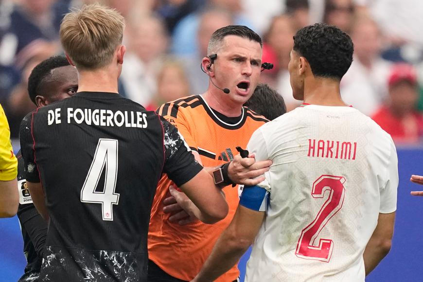 Krutý výsledek vyřadil Kanadu. Ospalí Maročané nudili, ale postup si pohlídali