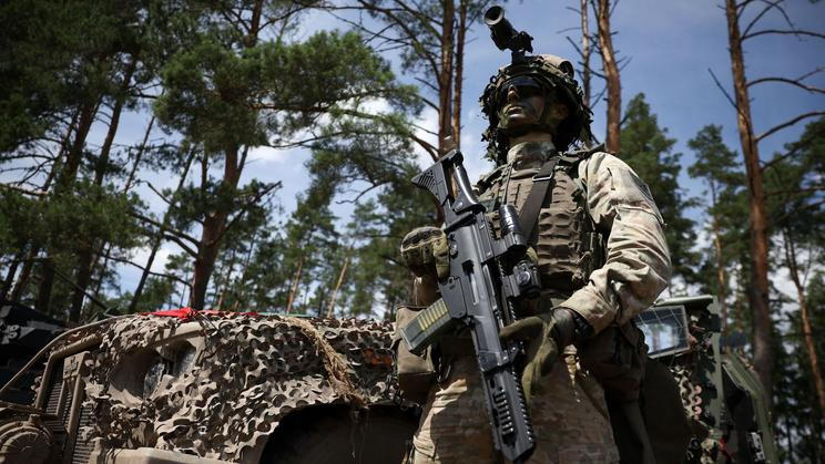 Polish and Lithuanian soldiers during the Bursztynowy Obronca-26 (Amber Defender-26) military excersise at the Klusy training ground