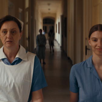 Éva Bandor a Simona Boledovičová ve filmu Pramen (2026).