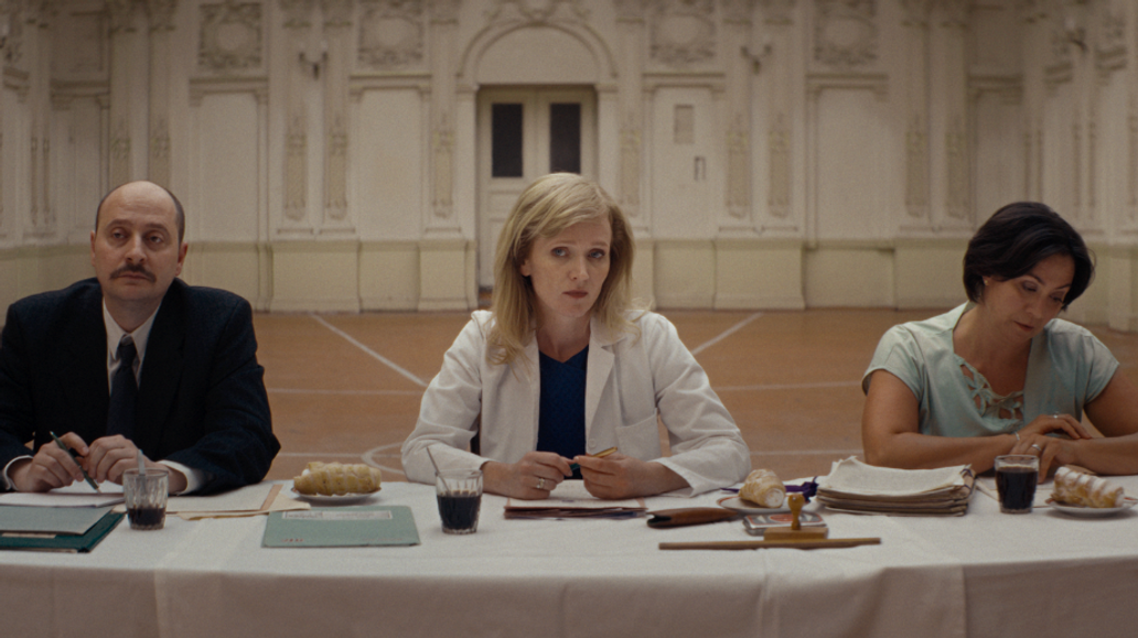 Anna Geislerová ve filmu Pramen (2026) jako gynekoložka Ingrid.