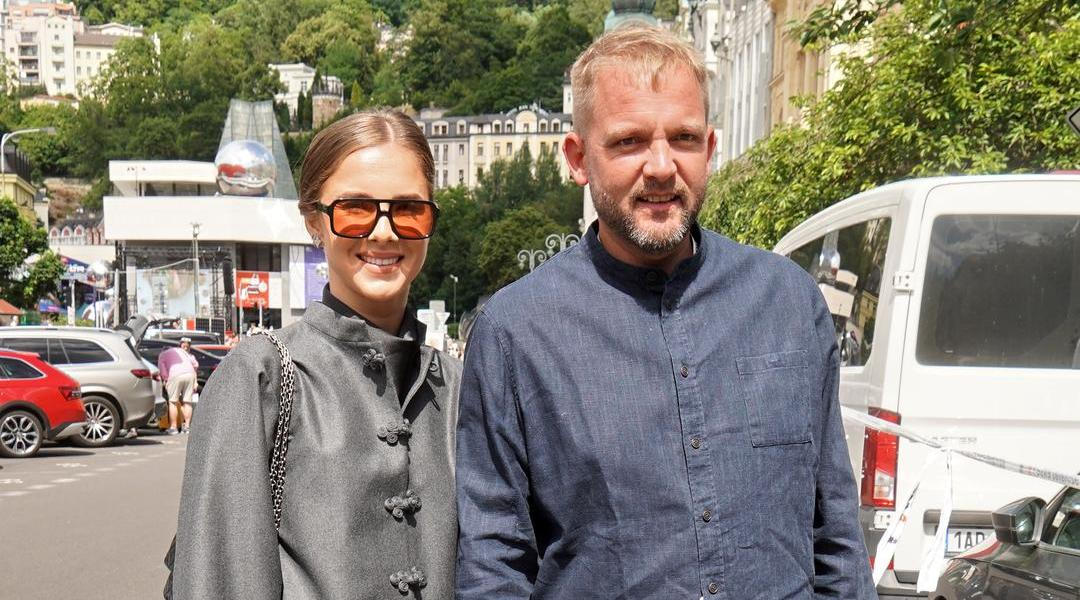 Celebrity na kolonádě a v ulicích Karlových Varů