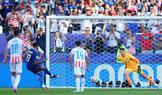 Kylian Mbappé dává gól z penalty v osmifinále MS 2026 Francie - Paraguay
