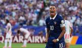 Kylian Mbappé slaví gól z penalty v osmifinále MS 2026 Francie - Paraguay