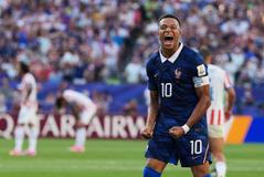 Kylian Mbappé slaví gól z penalty v osmifinále MS 2026 Francie - Paraguay