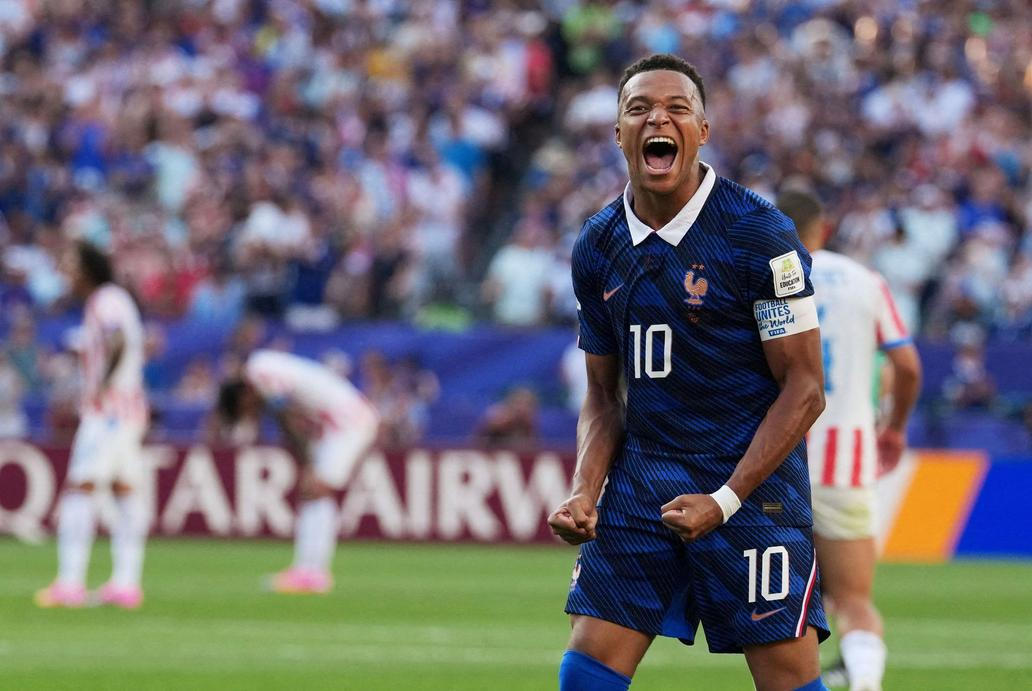 Kylian Mbappé slaví gól z penalty v osmifinále MS 2026 Francie - Paraguay