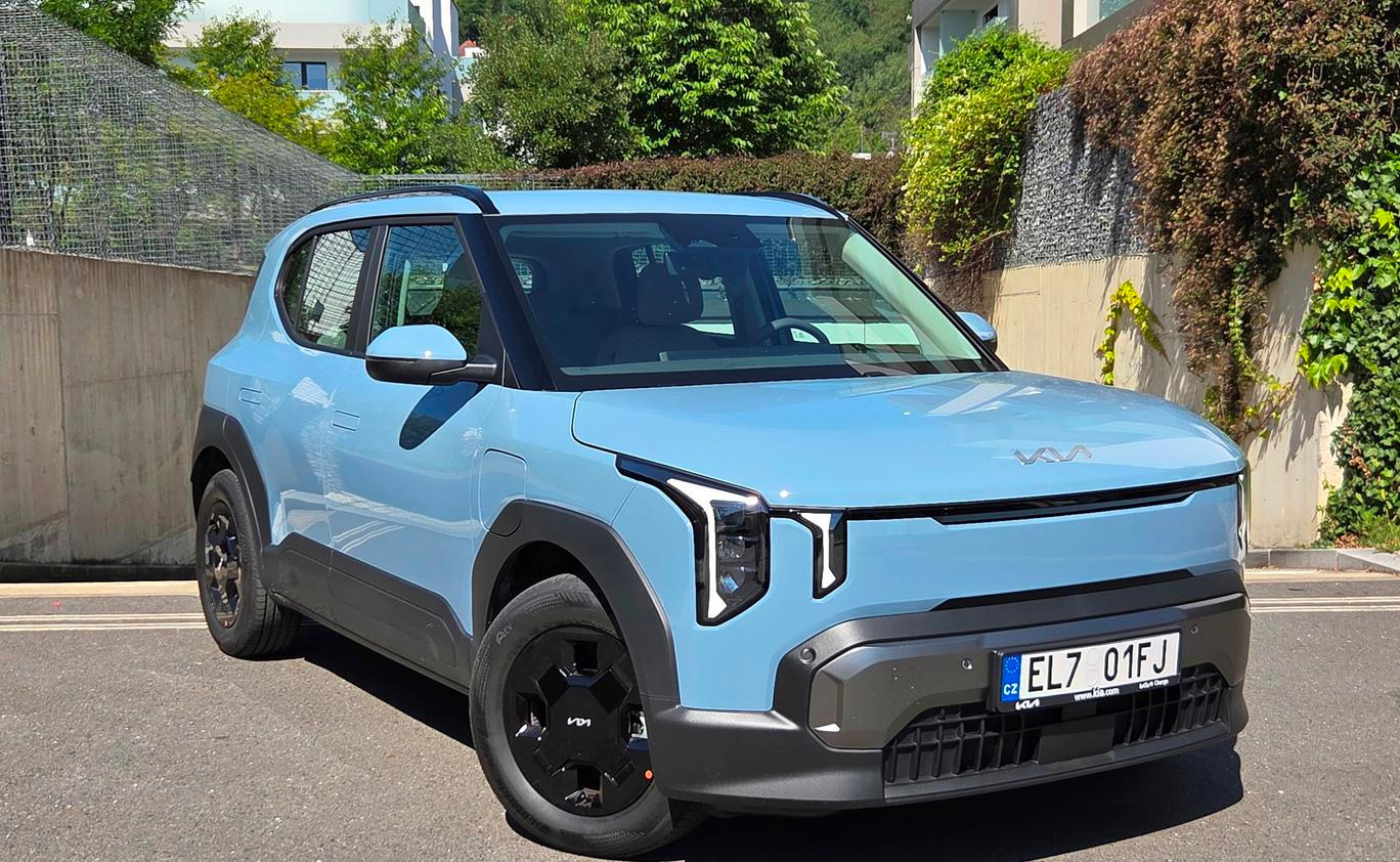 Kia uvedla na český trh malý elektromobil EV2. Otestovali jsme ho.