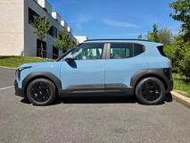 Při délce 4060 mm má EV2 rozvor 2565 mm. Na půdorysu Fabie Kia nabízí prostorem a variabilitou o třídu větší auto.