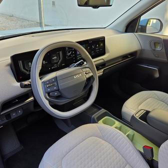Výbava napovídá, že testované auto je v druhé nejvyšší verzi Earth. Stojí od 732 980 korun.