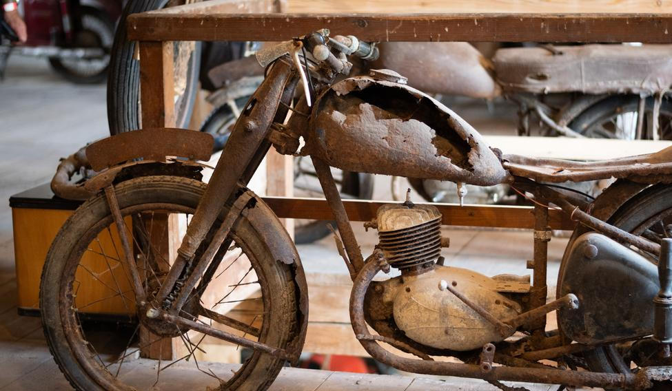 Muzeum historických motorek a strojů v Hradčanech na Prostějovsku