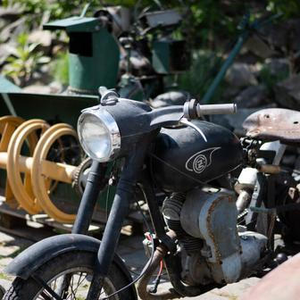 Muzeum historických motorek a strojů v Hradčanech na Prostějovsku