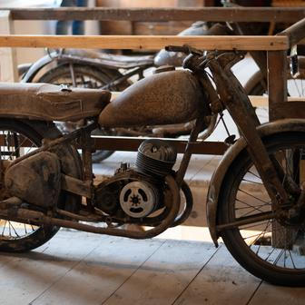 Muzeum historických motorek a strojů v Hradčanech na Prostějovsku
