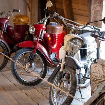 Muzeum historických motorek a strojů v Hradčanech na Prostějovsku