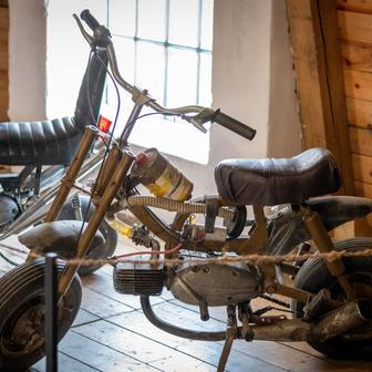 Muzeum historických motorek a strojů v Hradčanech na Prostějovsku