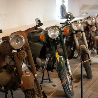 Muzeum historických motorek a strojů v Hradčanech na Prostějovsku
