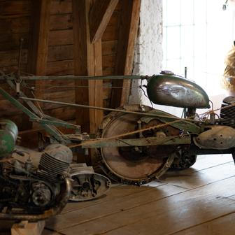 Muzeum historických motorek a strojů v Hradčanech na Prostějovsku