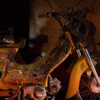 Muzeum historických motorek a strojů v Hradčanech na Prostějovsku